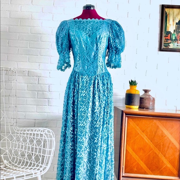 70s Lace Dress made in US by JC Penney - Picture 2 of 9